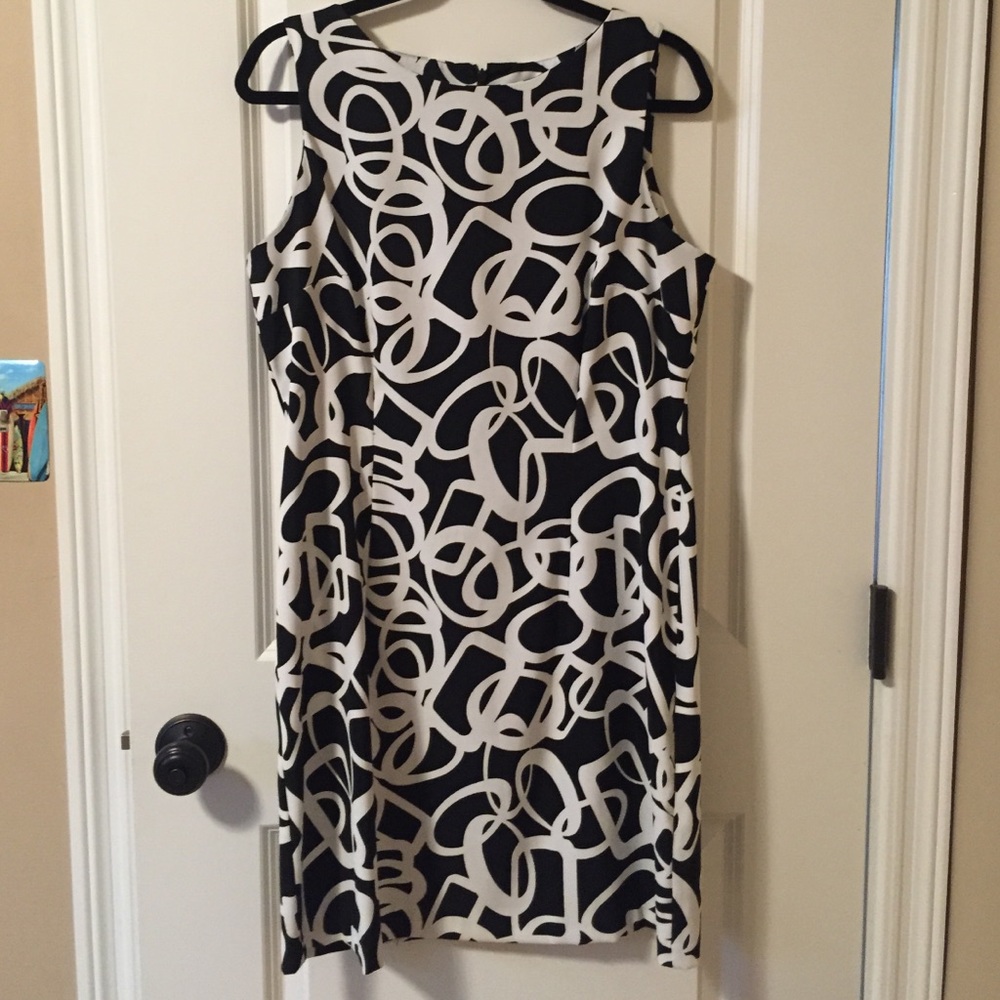 Black and white printed dress!